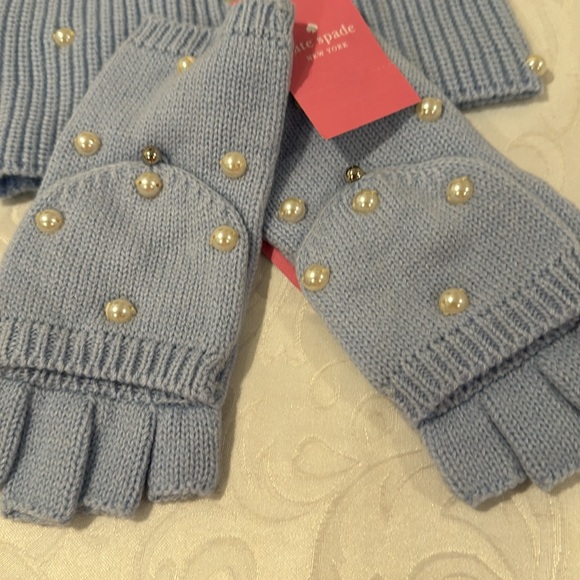 ♠️ Kate spade Knit Beanie and Glove Set. - Picture 9 of 13